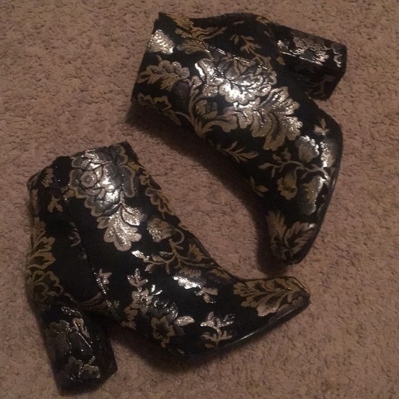 Loreida Gold Metallic Floral Block Heel Bootie - Picture 4 of 5